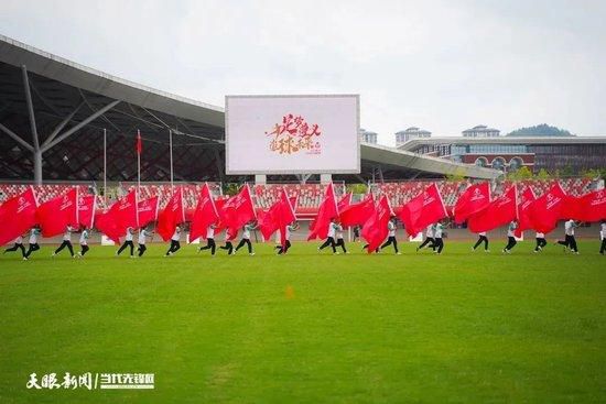 今夏28岁的阿兹蒙租借加盟罗马一个赛季，包含买断条款。